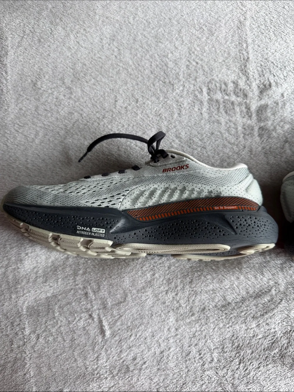 Brooks Adrenaline GTS Running Shoes. Sz 6.5 Wide. Gray. Good tread. Lightweight.